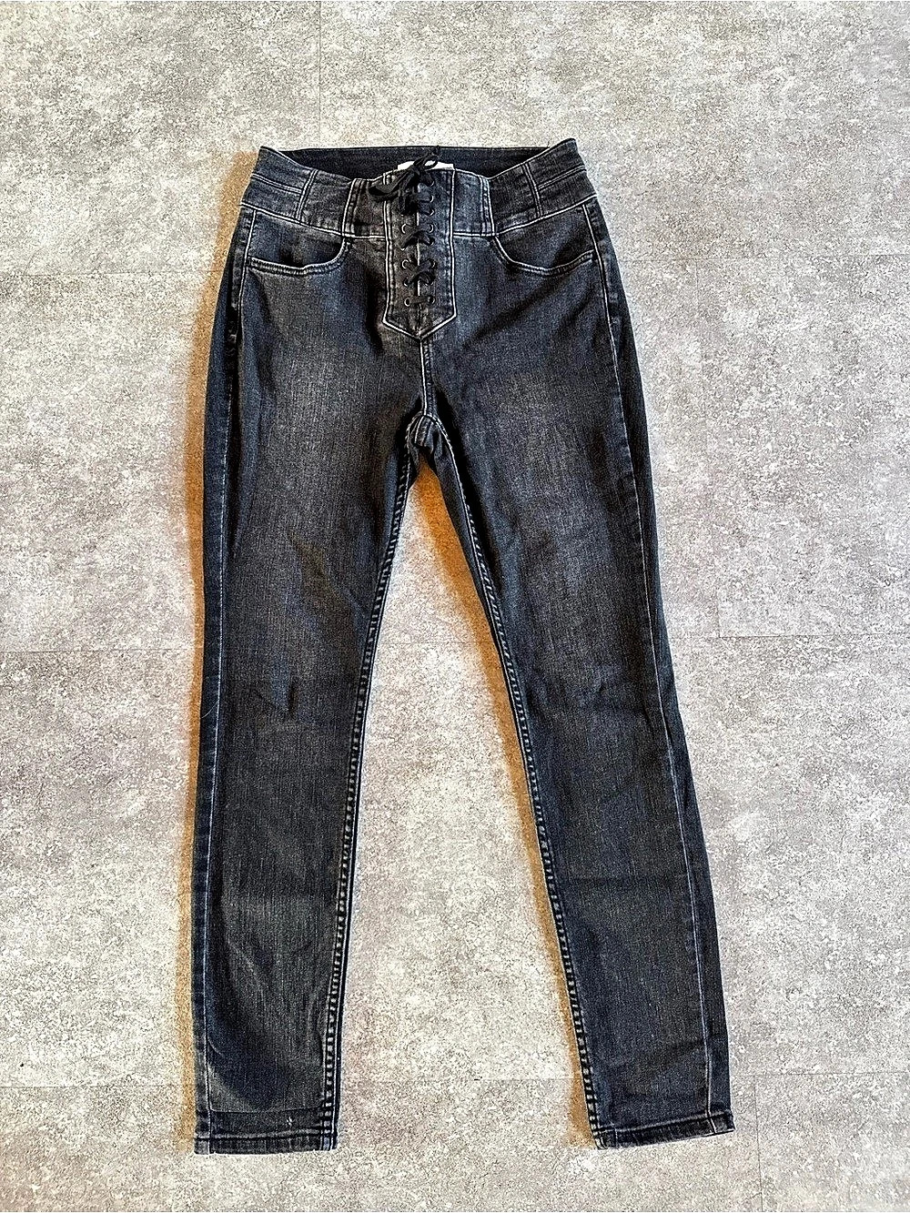 We The Free Women’s Black Dark Wash Lace-Up Front High Rise Skinny Jeans 27